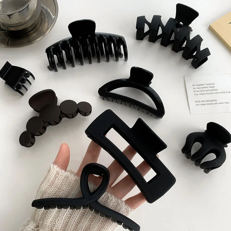 Elegant Black Geometric Plastic Hair Claw